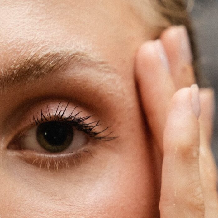 Radiothérapie et cancer tête/cou : les effets sur cils et sourcils